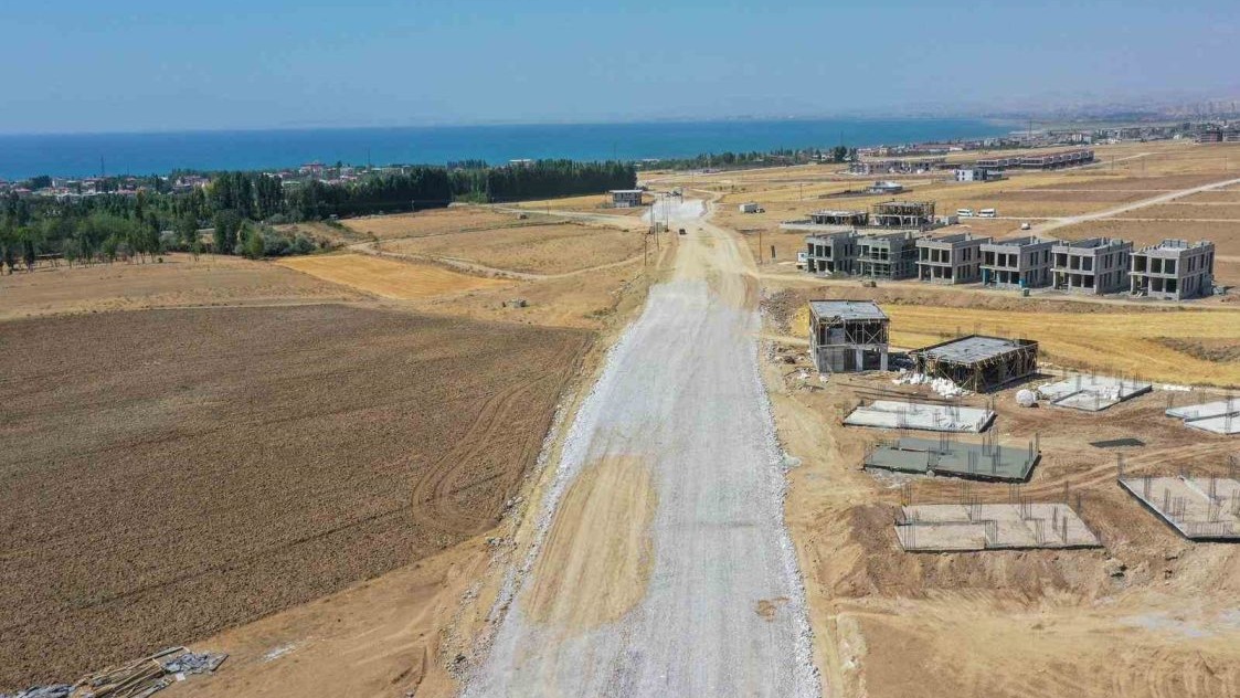 Elmalık yolunda yıkım çalışmaları yapılıyor