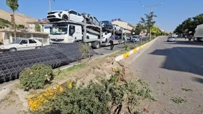 Malatya’da kontrolden çıkarak karşı şeride geçen araç korkuttu