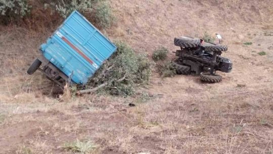 Karayazı’da traktör devrildi