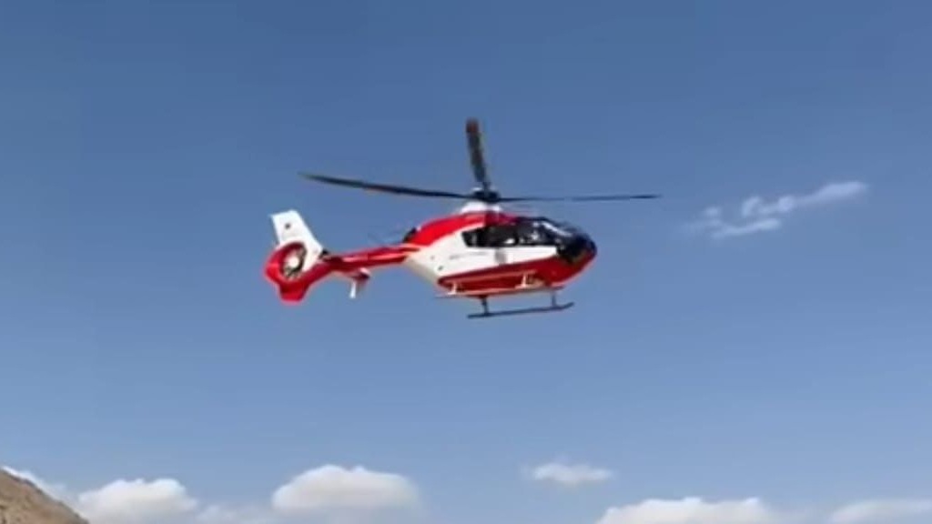Bahçesaray’da 86 yaşındaki hasta helikopterle sevk edildi
