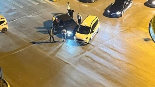 Muş’ta meydana gelen trafik kazasında maddi hasar oluştu