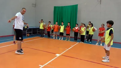 Ağrı Gençlik Merkezi’nde Yaz Okulu Basketbol Tutkusu ile Renklendi