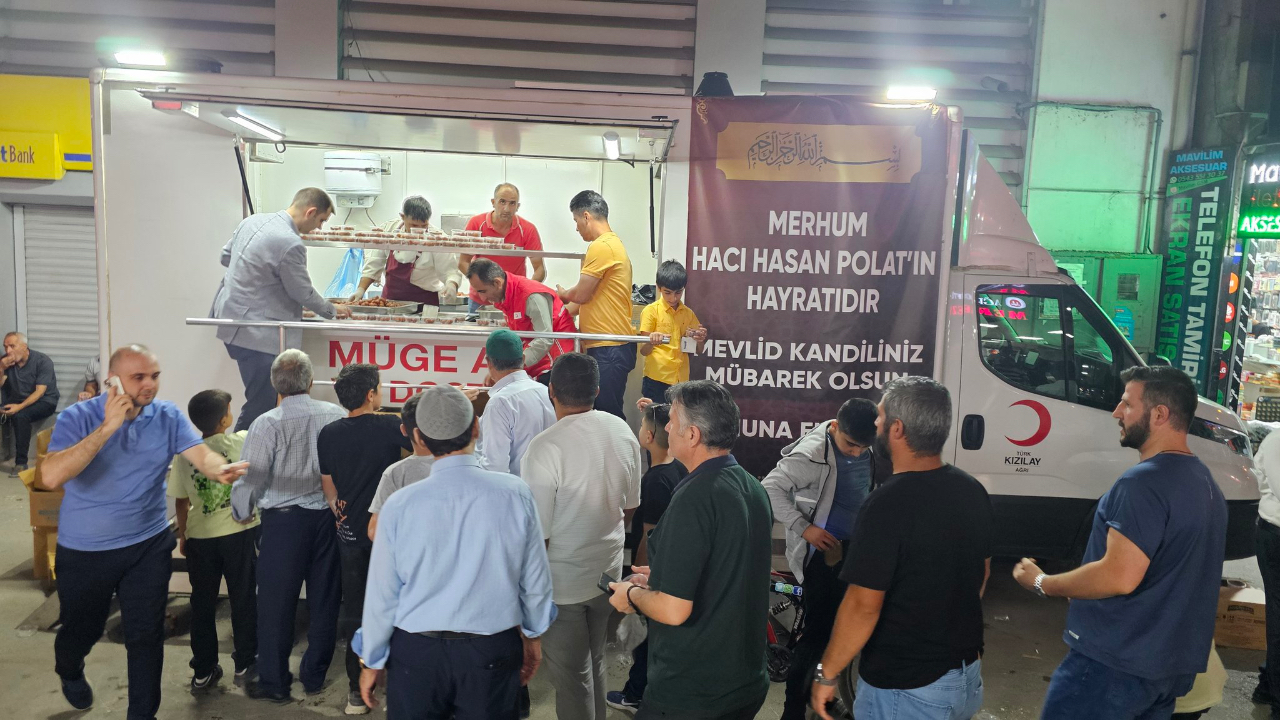 Ağrı’da Mevlid Kandili’nde Vatandaşlara Lokma Dağıtıldı