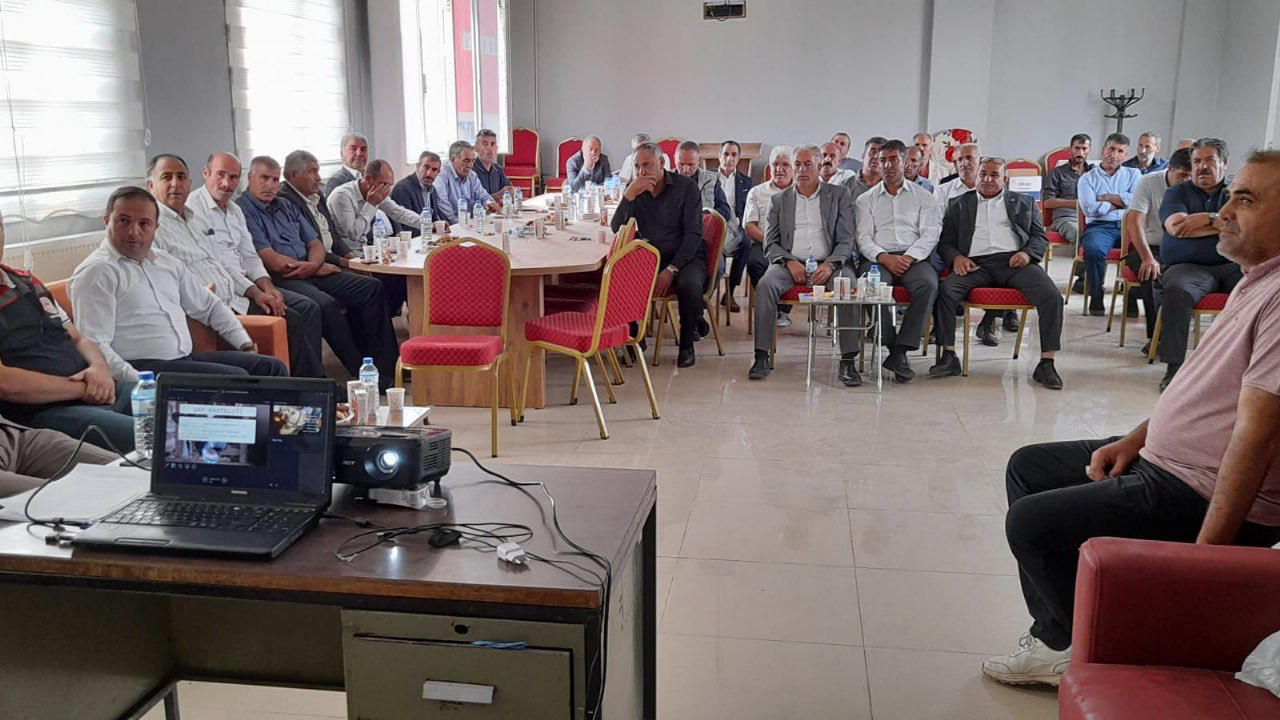 Eleşkirt’te Üreticilere Yönelik Bilgilendirme Toplantısı Düzenlendi