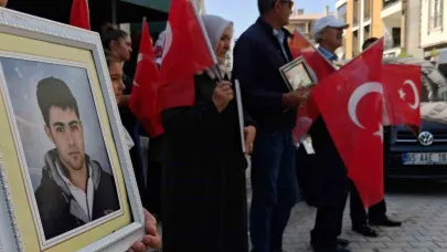 Vanlı anneler Terörsüz Türkiye çağrısıyla evlatlarını bekliyor