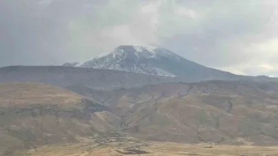 Ağrı Dağı Zirvesinde Kar Yağışı Etkili Oldu