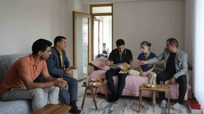 Kaymakam Güzel, evde eğitim gören öğrenciyle bir araya geldi