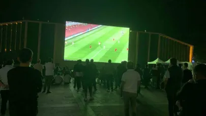 Erzincanlılar, A Milli Takım’ın galibiyet sevincini meydanda yaşadı