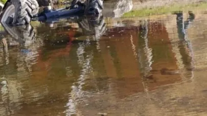 Patnos’ta traktör dereye yuvarlandı
