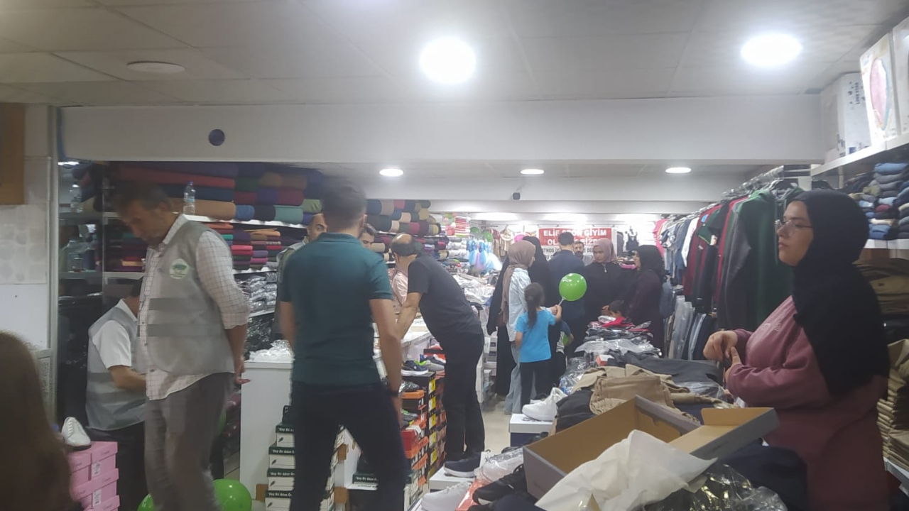Patnos İylik Elçileri Derneği'nden Öğrencilere Kırtasiye Desteği