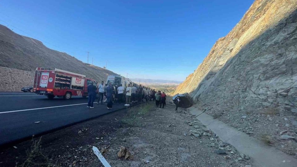 Takla atan otomobilde 3 kişi yaralandı