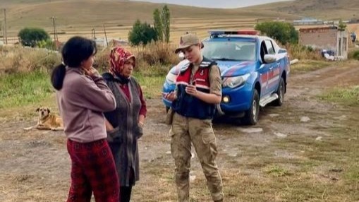 Ardahan'da Jandarma ekipleri köylerde KADES’i anlattı