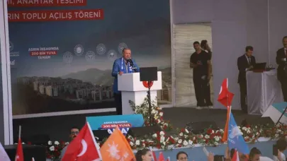 Cumhurbaşkanı Erdoğan: "Yılbaşına kadar deprem bölgemizde 453 bin bağımsız bölümü tamamlamak niyetindeyiz"