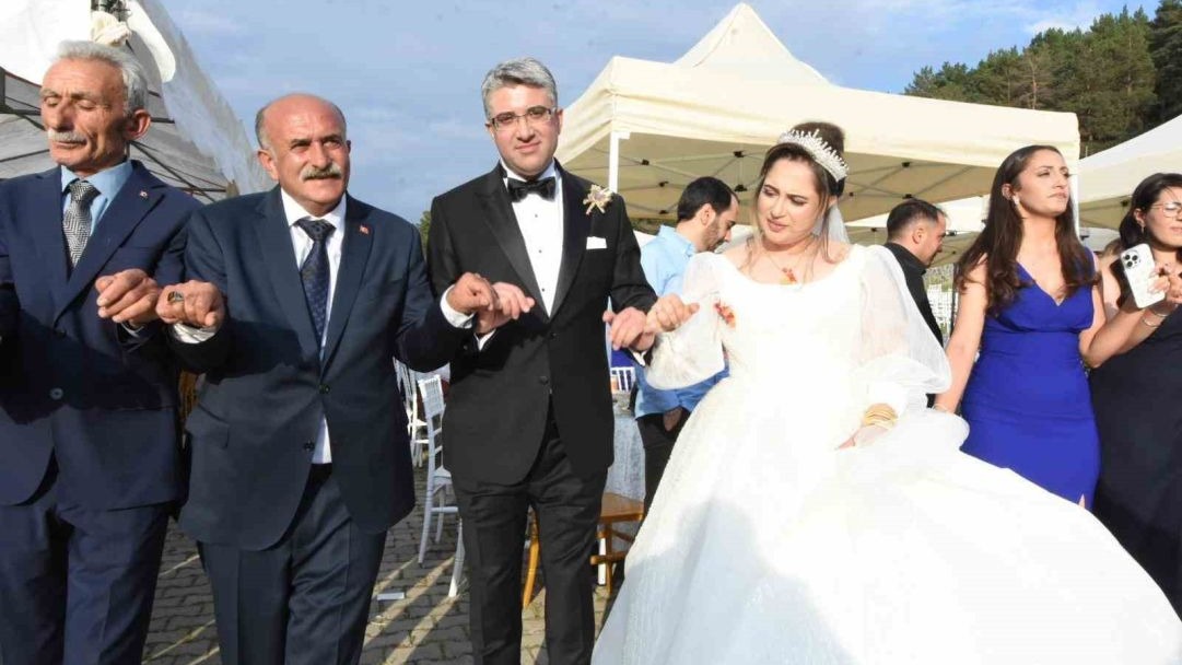 Başkan Görbil Özcan, Kızının nikahını kıydı