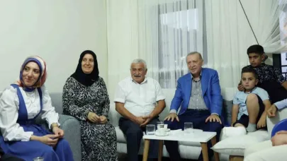 Cumhurbaşkanı Erdoğan, Malatya’da depremzede bir aileyi ziyaret etti