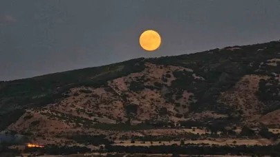Bitlis Tatvan’da "Kanlı Ay" tutulması