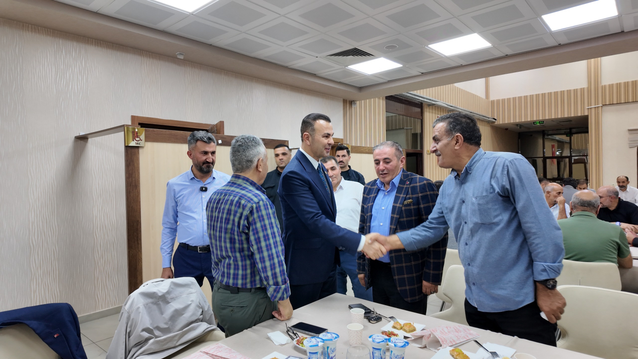 AK Parti Milletvekili Seyithan İzsiz, Ağrı’da STK ve kanaat önderleriyle buluştu