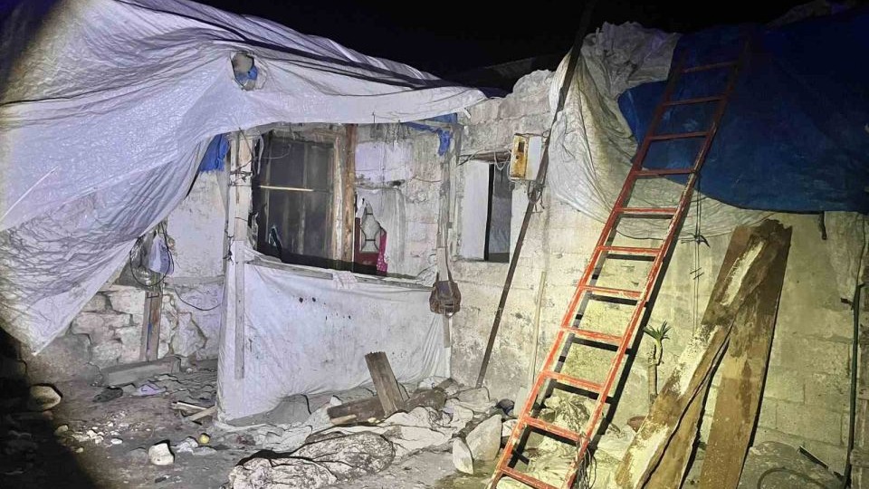 Çatısı çöken evde 3 kişi öldü, 2 kişi yaralandı