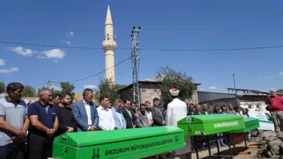 Çöken çatının altında kalan anne ve iki çocuğu toprağa verildi
