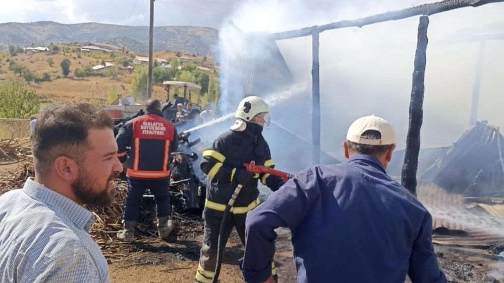 Ahırda çıkan yangın sonucu 10 büyükbaş hayvan telef oldu
