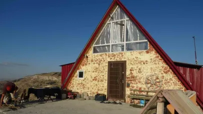 Bin 600 rakımdaki bungalov evi görenler bir daha bakıyor
