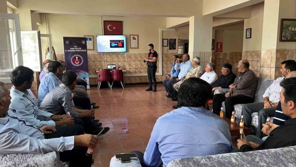 Akyaka’da muhtar ve azalara siber eğitimi
