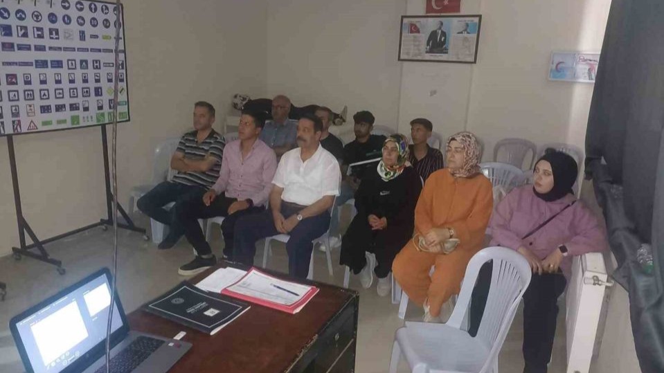 Darende İtfaiyesinden sürücü kursunda yangın eğitimi