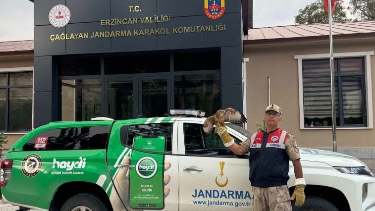 Yaralı Şahin’e jandarmadan şefkat eli