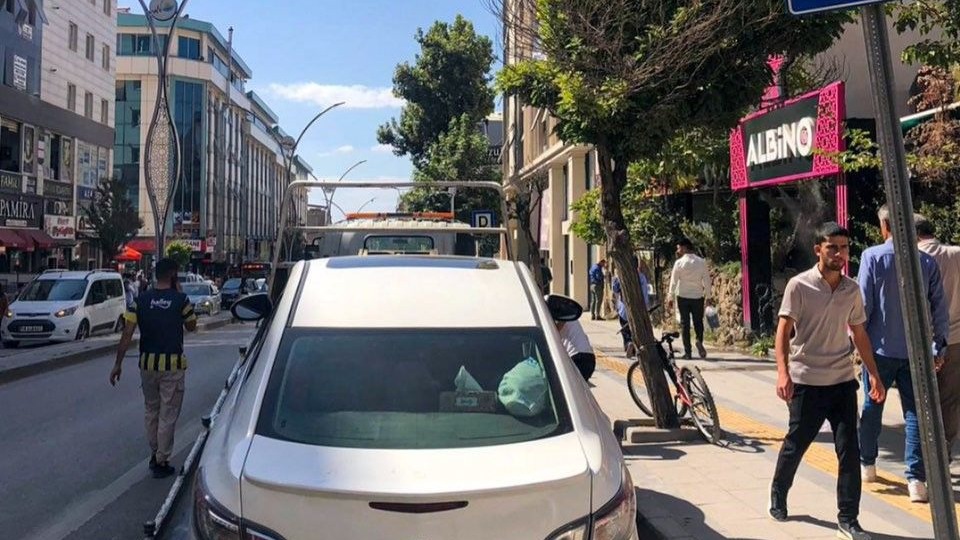 Van’da usulsüz park edilen araç sürücülerine ceza yağıyor