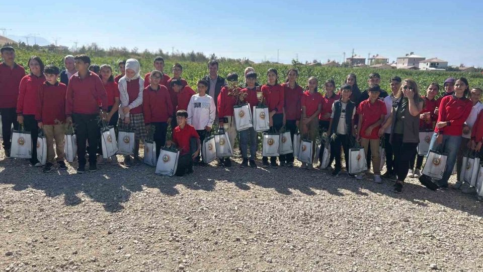 Van’da öğrenciler doğa bilinci için fidan dikecek