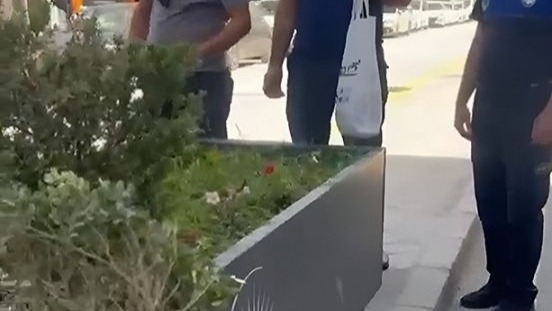 Van’da refüjdeki çiçek ve fidanlara zarar veren şahıs suçüstü yakalandı