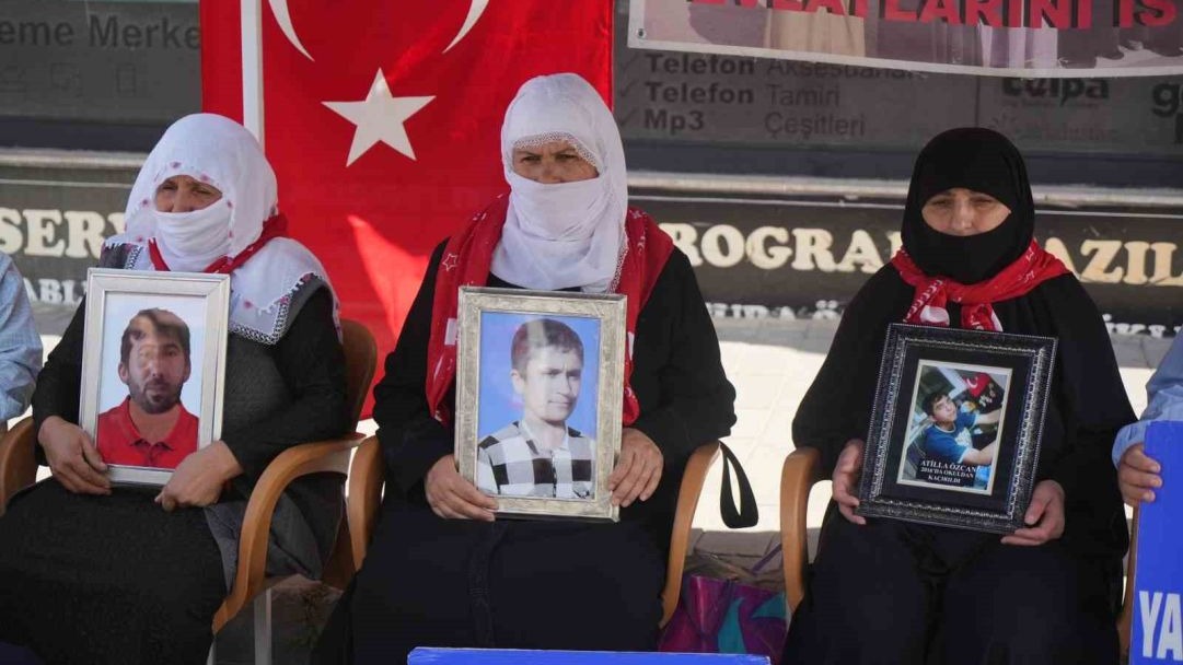Muş’ta ailelerin evlat nöbeti sürüyor