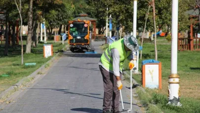 Van Büyükşehir Belediyesinden kapsamlı park temizliği