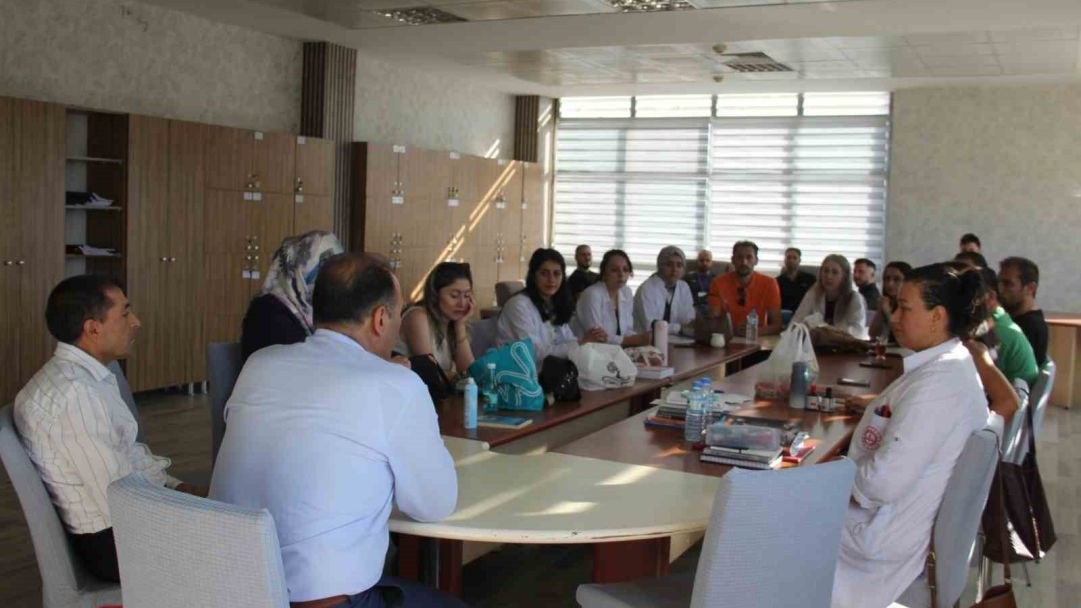 Iğdır İl Milli Eğitim Müdürü Aziz Gün, Iğdır Anadolu Lisesi’ni ziyaret etti