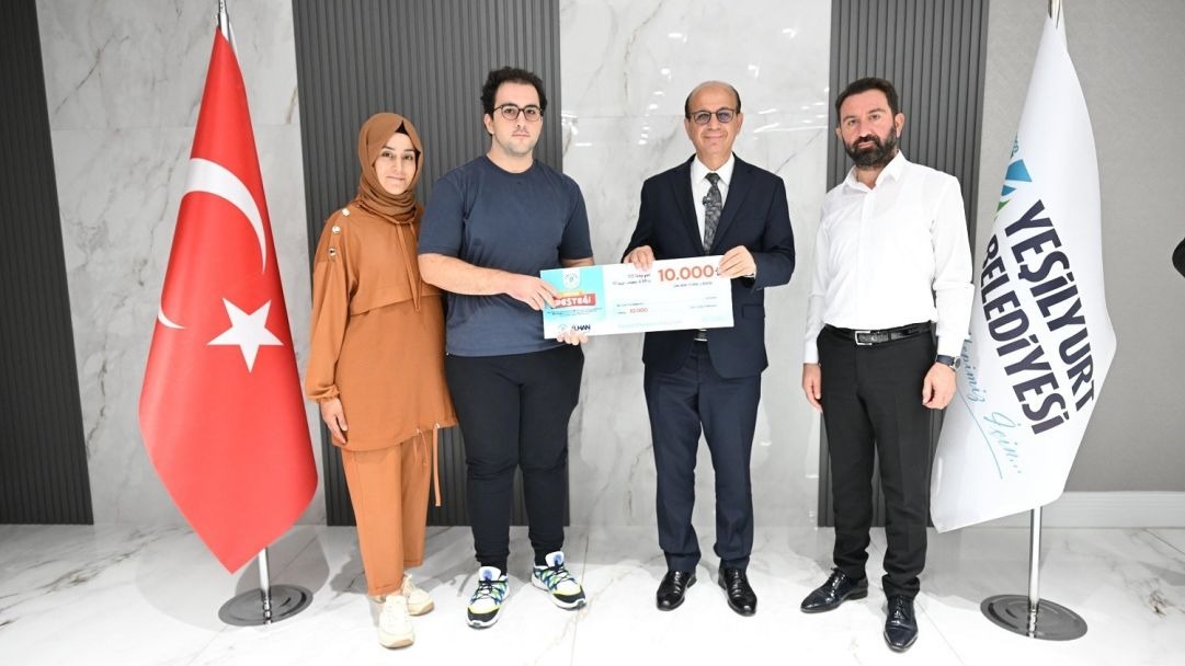 Yeşilyurt’ta YKS’de ilk 2 bine giren öğrencilere ödül