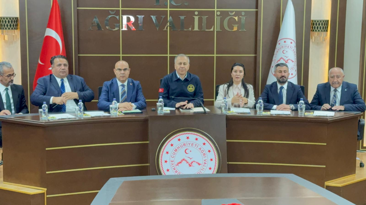 İçişleri Bakanı Yerlikaya, Ağrı’da STK Temsilcileriyle Buluştu