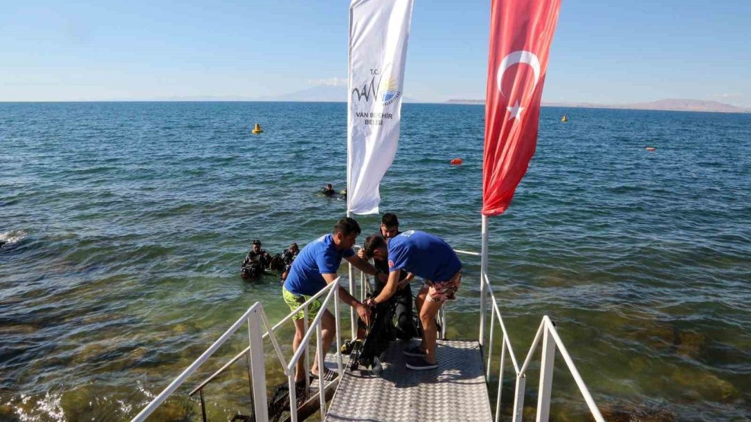 Van Gölü’nün altındaki zenginlik çocuklarla keşfediliyor