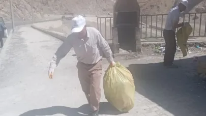 Hakkari-Van karayolunda temizlik çalışması