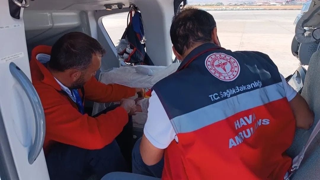 Van’da 34 günlük bebek uçak ambulansla İstanbul’a sevk edildi