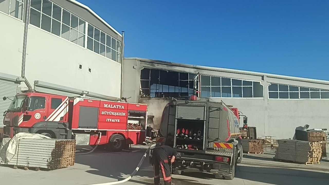 Mobilya imalathanesinde korkutan yangın