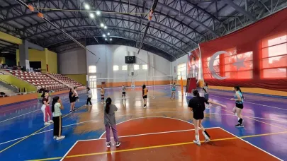 Voleybol antrenmanları yoğun ilgi görüyor