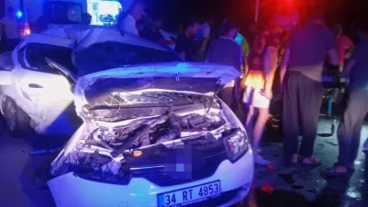 İki otomobilin karıştığı kazada 3 kişi yaralandı