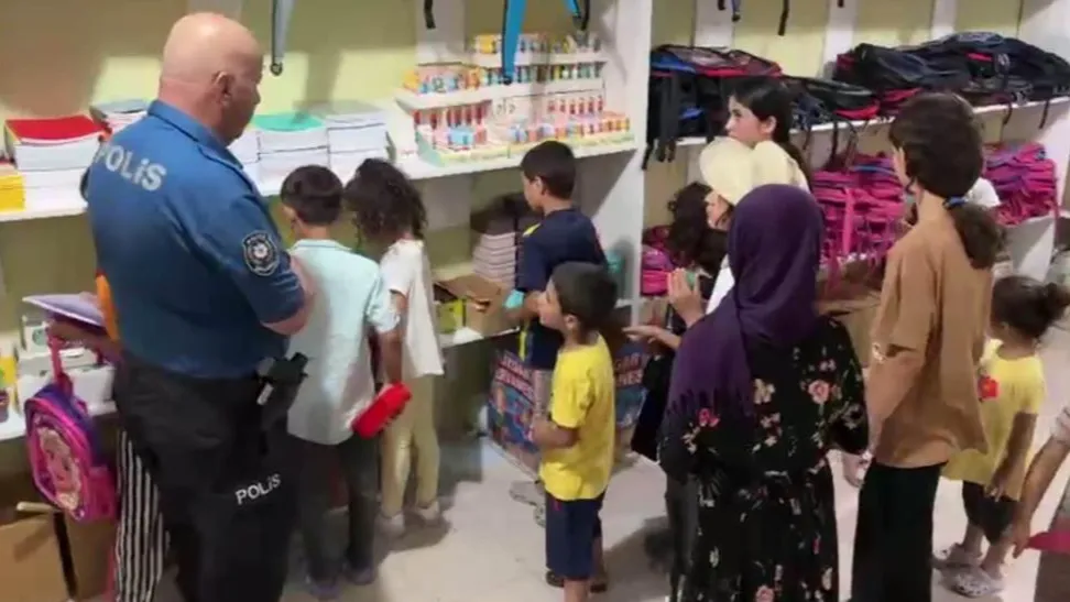 'Askıda Kırtasiye' projesi binlerce çocuğa umut oldu