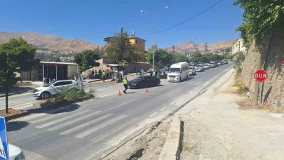 Hakkari’de kamyonet yan yattı: 1 yaralı