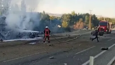 Freni patlayan tırın otobüse çarpma anı kamerada