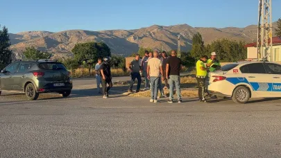 Otomobille çarpışan motosikletin sürücüsü yaralandı