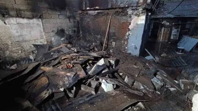 Erzurum’da eski ev cayır cayır yandı