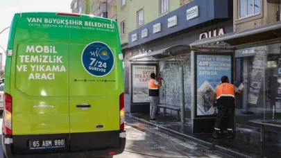 Van’da mobil temizlik ve yıkama aracıyla duraklar artık daha temiz
