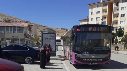 Tuşba’da yol ve çöp sorunu vatandaşları bıktırdı