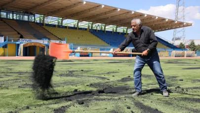Ağrı’da stadyum zemini modern standartlara kavuşuyor